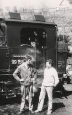 06.05.1981 Wolfgang und David am Lokschuppen in Jhstadt