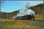 99 1568-7 mit Zug 23 zwischen Forellenhof und Schmalzgrube. (31.12.2013)