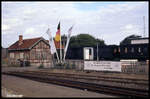 Fahnenschmuck im Bahnhof Putbus am Tag der Wiedervereinigung am 3.10.1991.