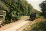 Beliebtes Fotomotiv beim Rasenden Roland ist die Zugkreuzung in Binz    Im August 1997 kreuzen sich die Mh 52 und die 99 782 noch im alten Bahnhof Binz.