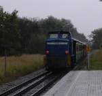 251 901 - 5 muss hier noch nichts tun , denn  gegen 13:17 Uhr ist der Zug P 104 an diesem Starkregentag noch auf dem Wege nach Lauterbach Moole.Sie luft am Zugschlu.