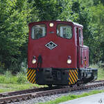 Die Diesellokomotive MV 8 Nr.3  Nahmer  von Orenstein & Koppel ist Solo auf der Strecke der Sauerländer Kleinbahn unterwegs.