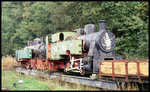 Diese mir unbekannten ehemaligen Spielplatz Lokomotiven standen am 2.10.1994 in Hüinghausen bei der Museumseisenbahn Sauerländer Kleinbahn auf einem Rollwagen und warteten auf ihre