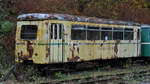 Ein Personenwagen, ehemals Inselbahn Langeoog im November 2018 am Bahnhof Hüinghausen.