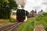 Nachschuß auf die Lok Nr. 20 Haspe am Zugschluß eines Schierwaldenrath verlassenden
Regelzug. Pfinstmontag 2016