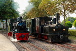 Lok 20  Haspe  (Jung 12783/1956, ex Klöckner-Hütte Hagen-Haspe) der Selfkantbahn setzt am 25.09.2016 im Bahnhof Schierwaldenrath um, daneben Lok 46 (Grafenstaden 4805/1897, ex Mittelbadische Eisenbahn-Gesellschaft)