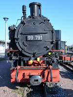 Die ausgemusterte Schmalspur-Dampflokomotive 99 781 am Bahnhof Radebeul-Ost.