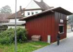 Der Haltepunkt Weies Ro in Radebeul besitzt noch die typisch schsische Einheits-Wartehalle, 15.09.07