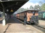 Der Traditionszug bestehend ausschlielich aus schsischen Wagen wird Ri. Radeburg abgepfiffen, Radebeul 15.09.07