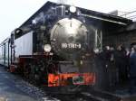 99 1761-8 vor dem ersten Regelzug der Weieritztalbahn nach der Wiedererffnung am 13.12.2008 in Freital-Hainsberg.