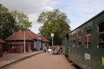 Der wunderschn und originalgetreu erhaltene Bahnhof Malter (Teilansicht), gelegen direkt an der idyllischen gleichnamigen Talsperre, auf der Weieritztalbahnstrecke.