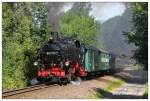 99 771 mit einem Zug der Weieritztalbahn hinter Seifersdorf, aufgenommen am 14.07.2012