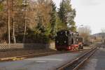 99 1771 am 31.12.2012 beim Umsetzen im Bahnhof Dippoldiswalde. Das Gleis rechts im Bild ist die sdliche Bahnhofsausfahrt in Richtung Kurort Kipsdorf. Hier sollen ab 2014 wieder Zge rollen! Ob man es glauben kann?