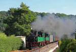 Schmalspurbahnfestival 2015 bei der Weißeritztalbahn. Am Morgen erreicht der, mit zwei grünen IV K bespannte, Zug der Königlich Sächsichen Staatseisenbahnen Freital-Coßmannsdorf, 18.07.2015.