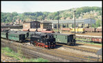 99726 rangierte am 5.5.1995 im BW Freital der Weißeritztalbahn einen Personenzug.