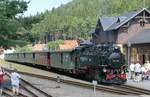 07. August 2016, An diesem Wochenende fand um Zittau die 10.Historic-Mobil statt. Im Bahnhof Kurort Oybin ist der planmäßige Zug mit Lok 99 749 eingetroffen.