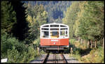 Die Oberweissbacher Bergbahn kurz vor Erreichen der Bergstation Lichtenhain am 9.10.1992.