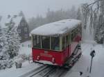 Die Güterbühne der Oberweissbacher Bergbahn mit dem Personenwagen bei der Ankunft in Lichtenhain. Der Winter ist hier Nebensaison, die Bergbahn hatte an diesem Tag auch einige Leerfahrten. 24.2.2013