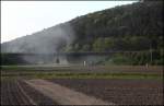 Rauchschwaden ziehen durch das flache Tal bei Harsdorf. (22.05.2010)