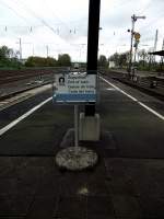 Zugschluss Schild steht am 07.11.13 in Hanau Hbf 