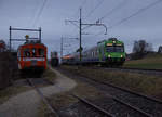 OC/Travys/B.M.K.: Von der Schweiz in die Märkische Schweiz. 
Der OC Triebwagen BDe 4/4 13 mit Baujahr 1920, der viele Jahre auf der westschweizer Bahnlinie zwischen Orbe und Chavornay hin und her pendelte, wird nun von der Museumsbahn Buckower Kleinbahn übernommen. Nach der Ausrangierung bei Travys bereicherte die Nummer 13 einige Jahre die interessante Fahrzeugsammlung des Bahn Museums Kerzers das per 31. März 2017 aufgelöst wird.  Am 21. Februar 2017 wurde der OC BDe 4/4 13 in Kallnach auf einen polnischen Lastenzug verladen und für die lange Reise in Richtung Berlin fit gemacht. Unterstützt wurde dieses Projekt durch das SWS Museum Schlieren. 
Grosses Glück brachte diesem seltenen Triebwagen mit der Betriebsnummer 13, ausgerüstet für den Betrieb mit Gleichstrom 700 V, die Unglückszahl 13.
Neben diesem Triebwagen finden noch weitere Fahrzeuge des B.M.K. den Weg nach Deutschland und Tschechien, wo sie von der drohenden Verschrottung gerettet werden.
Noch eine letzte Begegnung mit einem Regionalzug nach Kerzers am frühen Morgen in Kallnach.
Foto: Walter Ruetsch 
