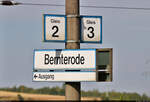 Mit dem Fahrrad von Kassel nach Halle (Saale) | Tag 3 Bernterode–Görsbach
Strecken-km: 127,5

Einen näheren Blick wert: Die schon historischen Bahnsteigschilder des Bahnhofs Bernterode.

🕓 17.8.2022 | 10:15 Uhr