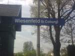 Bahnhofsschild von Wiesenfeld (b Coburg).