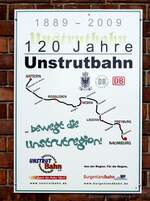 2009 war die Welt im Unstruttal wohl noch in Ordnung, die Züge fuhren noch von Naumburg  bis Artern. Aktuell wird nur noch der Abschnitt Naumburg - Wangen betrieben,die Tafel befindet sich am EG in Nebra. 23.03.2024  10:25 Uhr, Nebra.