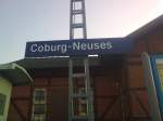 Bahnhofsschild Coburg Neuses am 17.4.2011