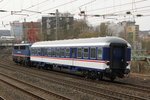 National Express 110 469-4 mit einem Nationalexpresswagen nach Köln in Wuppertal Elberfeld, am 02.04.2016.