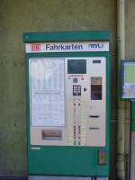 Fahrkartenautomat der DB und des RVL am Bahnhof Efringen-Kirchen. 04.08.07