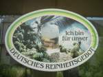An der Einangstr zum Bahnhof Hirschau habe ich diesen Hinweis gefunden. Strecke Amberg-Schnaittenbach. (16.07.2004)