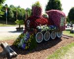 Schluchsee im Schwarzwald, die  Blumenlok  steht am Bahnhof der Drei-Seen-Bahn, Juli 2013