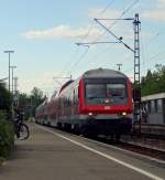 Am 23.6.13 fuhr der RE 22045 mit dem Bnrbdzf 480.1 80-34 119 mit Dostos auf der Neckar Alb Bahn. Diese Garnitur verkehrt sogar heute noch in dieser Reihenfolge. 
Das Bild wurde bei der Einfahrt in den Bahnhof Metzingen (Württ.) aufgenommen.
