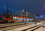 Siegen Hbf by Night:
442 101 und 442 103, zwei 3-teilige Bombardier Talent 2,  des rsx - Rhein-Sieg-Express sind am 08.02.2013 (0:45 Uhr) beim Hbf Siegen abgestellt.

Diese Dreiteiler haben die Achsformel Boမ2မ2မBoမ  und haben eine Länge von 56.200 mm über Kupplung.
Sie haben eine Leistung von 2020 kW (4 Fahrmotoren á 505 kW), die Höchstgeschwindigkeit ist 160 km/h, die max. Beschleunigung ist 1,1 m/s².