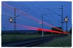 Auf in die Nacht - oder in den Morgen, mit einem Hamster der Baureihe 442
Fotografiert am frhen Morgen des 24. Juni 2013 bei Baiersdorf an der KBS 820.