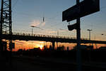 Sonnenuntergangsstimmung im Bahnhof Plattling am 09.05.2016