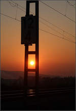 Mast vor Morgensonne -    An der Remsbahn bei Weinstadt-Endersbach.