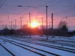 Die Wintersonne versank,am 26.Januar 2014,über den Bahnhof von Bergen/Rügen.