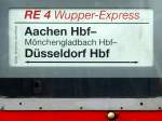 Das Zuglaufschild vom  Wupper-Express  RE4 an einem Steuerwagen der Bauart Karlsruhe.