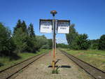 Der Zugzielanzeiger in Blankenberg zeigt noch die Züge an,wohin es einmal von hier aus ging.Aufgenommen am 07.Juni 2020.