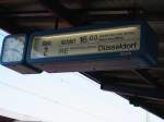 Zugzielanzeiger in Paderborn fr den RE11  Rhein-Hellweg-Express  nach Dsseldorf am 16.04.2003. Abfahrt dieses Zuges bis 09.12.2006 xx.03 Uhr alle 2 Stunden Mo-Fr. Seit 17.07.2006 werden auf dieser Linie von DB Regio Doppelstockwagen eingesetzt und dem entsprechend haben sich die Abfahrtszeiten nach hinten verlagert.
