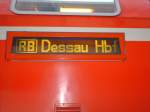 Die Anzeigetafel eines RB von Halle(Saale)Hbf nach Dessau Hbf.