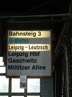 Historischer Zugzielanzeiger eines Bahnsteiges in Leipzig, im Eisenbahnmuseum Leipzig (15.10.2016).