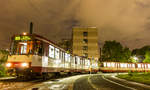 Am Abend des 12.5.2017 stehen die B-Wagen 4255 und 4012 aufgrund von Gleisbauarbeiten in der Wendeschleife am Rheinbahnhaus, und warten auf ihre Rückfahrt nach Eller