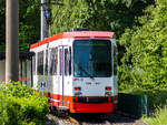 Eine Duewag M8C von der Stadtwerke Krefeld mit der Wagennummer 843 an der Haltestelle 'Edelstahlwerk Tor 3'. | Mai 2018