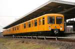 Der historische EIII Zug der Berliner U-Bahn fhrt in den Bahnhof Biesdorf-Sd ein.