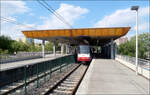 Eindrücke von der U42 in Dortmund - 

1976 entstand eine ca. 4,6 km lange kreuzungsfreie Neubaustrecke zum Teil in Hochlage durch den Stadtteil Scharnhorst nach Grevel, die zunächst mit Straßenbahnen betrieben wurde. 1992 wurde dann der erste Teil des Tunnels II in Dortmund eröffnet und der Stadtbahnbetrieb der U42 von Grevel bis zur vorläufigen Endstation Stadtgarten eingerichtet. 

Im Bild die Hochbahnstation Scharnhorst Zentrum, die etwas aufwändiger gestaltet wurde als die weiteren Stationen entlang der Neubaustrecke.

21.08.2023 (M)