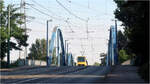 Die Nordstrecke der Essener Stadtbahn -     Der Rhein-Herne-Kanal wird von der Stadtbahnlinie U11 auf einer Bogenbrücke überquert.