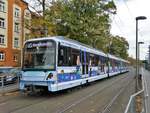 VGF Bombardier U5-50 Wagen 890 Vollwerbung TG Bornheim am 21.10.17 in Frankfurt Eckenheim von einen Gehweg aus fotografiert